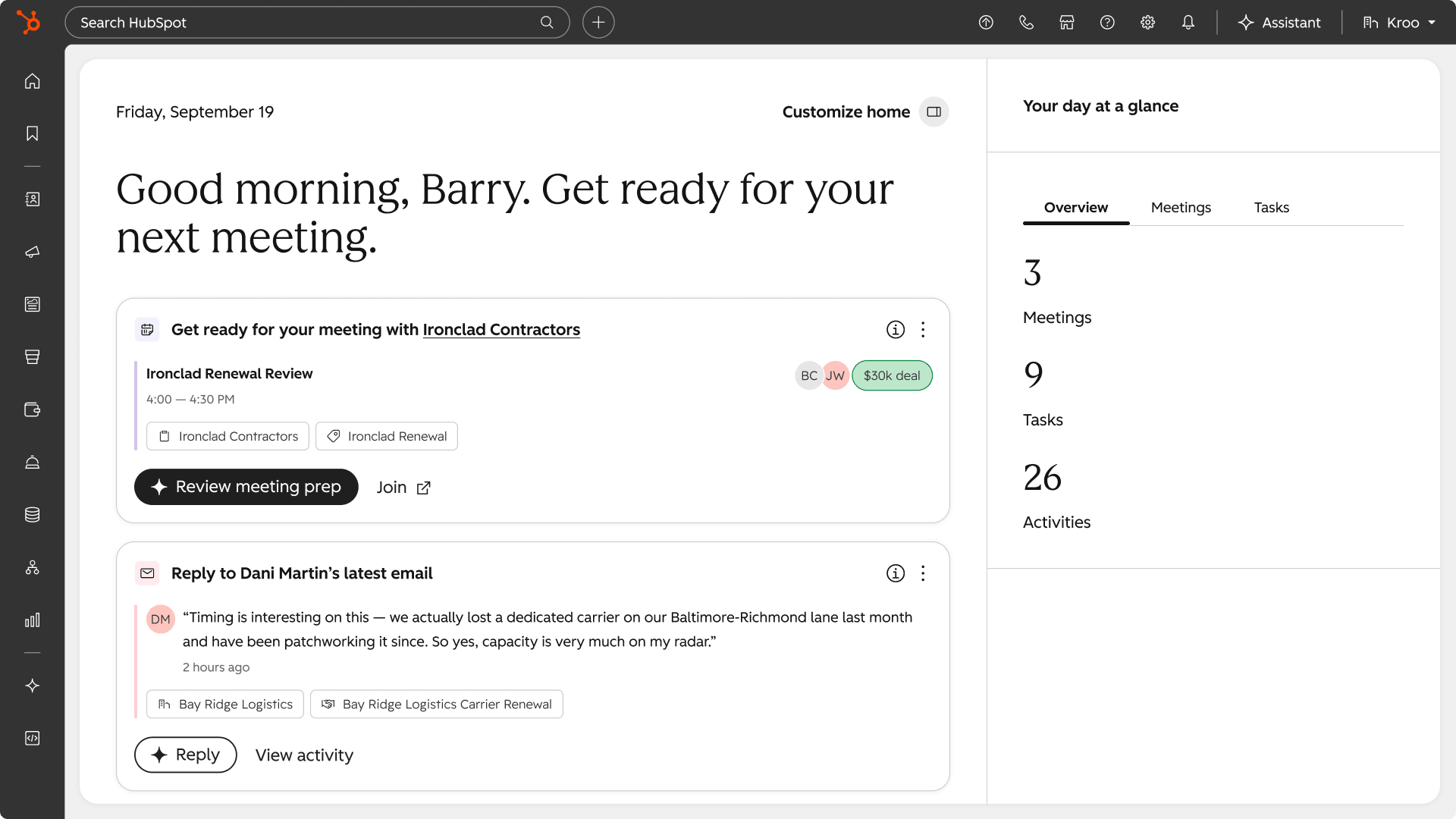 Interface de HubSpot montrant l'écran d'accueil personnalisable de HubSpot Starter, avec un aperçu de la journée&nbsp;: réunions à venir, préparation des réunions assurée par HubSpot, e-mails récents, tâches et activités.