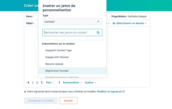 Option d'ajout de jetons de personnalisation du générateur de modèles d'e-mails de HubSpot